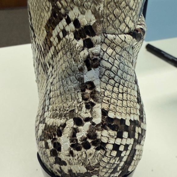 Kenneth Cole new york Justin block-heel tall snake print boots size 8m and 8.5m - Picture 7 of 8